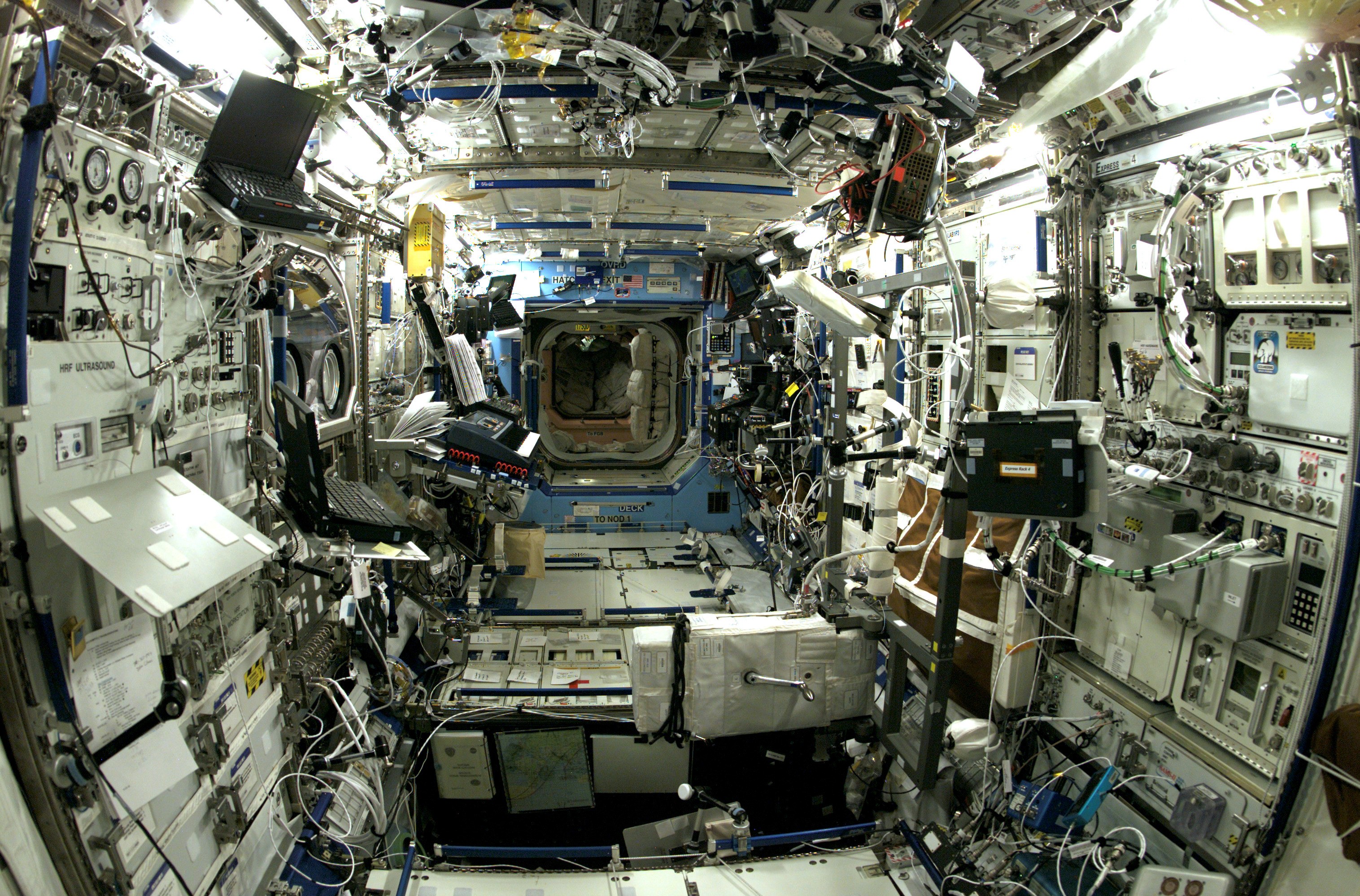 Mir org. Международная Космическая станция ISS. Станция МКС внутри. Корабль космический МКС внутри. МКС жилой отсек.