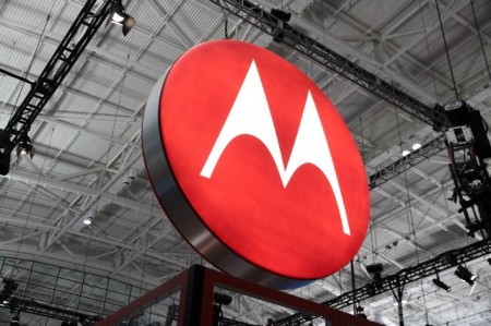 Google продает Motorola