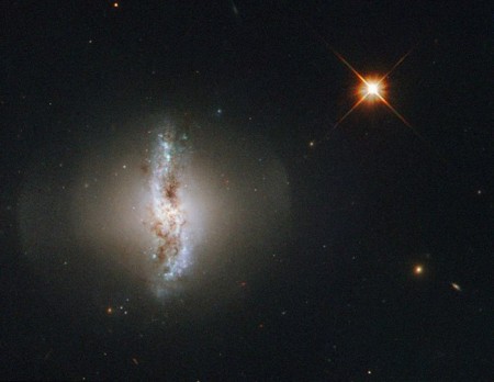 Полярное кольцо галактики Арп 230
