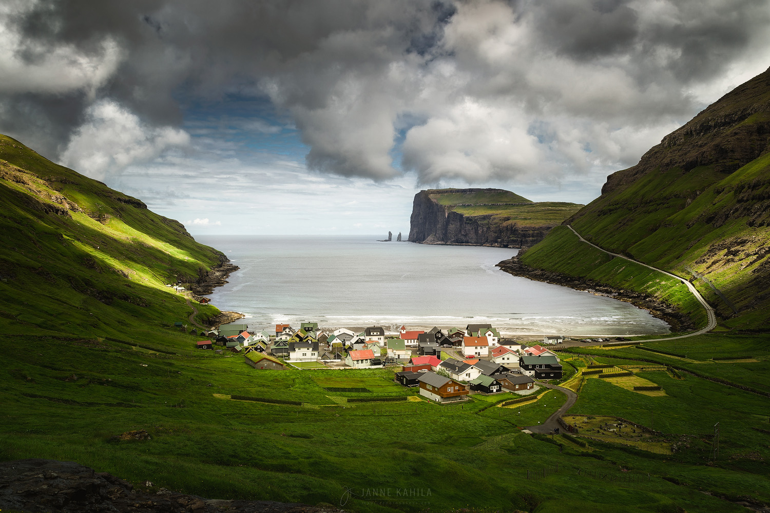 Кому принадлежат фарерские острова. Посёлок чёднувуйк Фарерские острова. Фарерские острова скалы Вестмана.