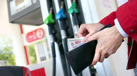 Власти озаботились ценами на бензин