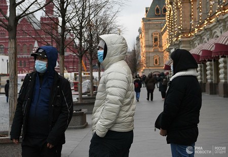 В Москве снимут ограничения для привившихся от коронавируса